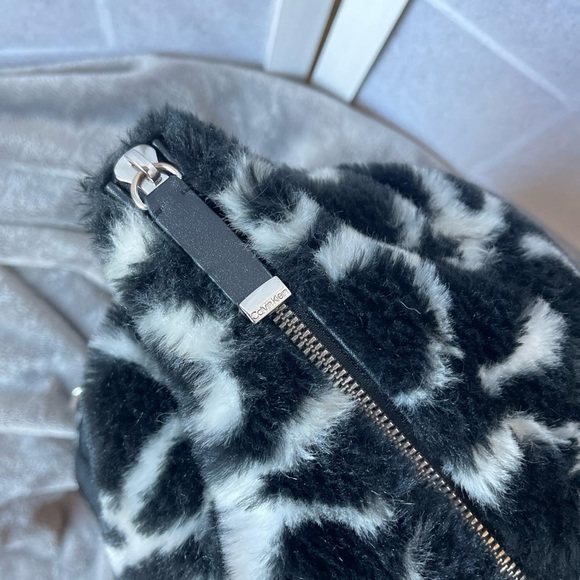 Calvin Klein CK Logo Monogram Fur Travel Bag✈️ - Picture 3 of 11